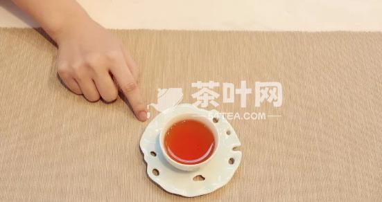 喝茶敲桌子有什么讲究